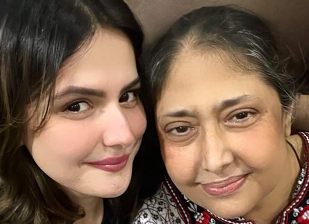 Zareena-Khan-mother-hospitalised.jpeg
