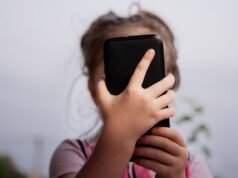 Ponsel cerdas sebelum usia 12 tahun mungkin membawa risiko kesehatan, menurut penelitian di AS