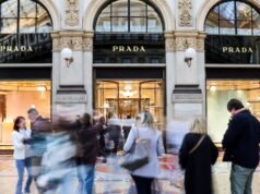 Grup mode Italia Prada mengakuisisi saingannya Versace
