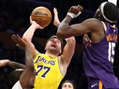 LeBron kembali tetapi Suns menghancurkan tujuh kemenangan beruntun Lakers